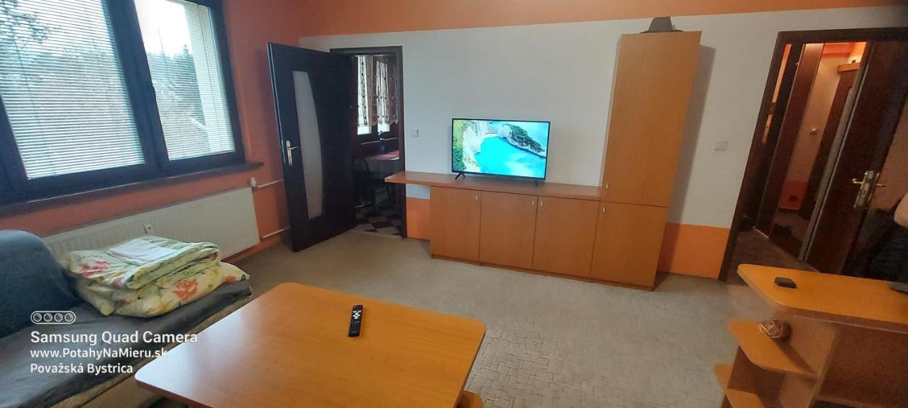 Wolf Apartman Pokojne Ubytovanie V Povazskej Bystrici Ticha Lokalita S Parkovanim Vsade Blizko Vhodne Pre Pracovne Cesty Turistiku Aj Oddych Plne Vybavena Kuchyna Povazska Bystrica Exterior photo